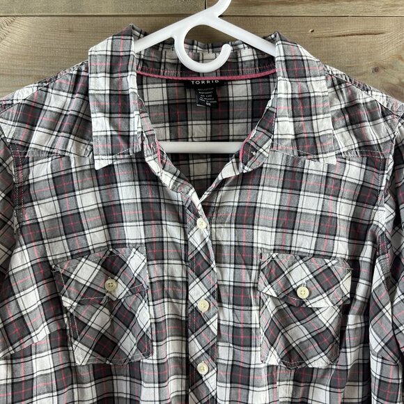 Torrid Womens Shirt Long Sleeve Button Up Plaid Roll Tab Cotton Size 00 Medium - Picture 2 of 8